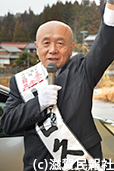 街頭で訴える山口氏写真